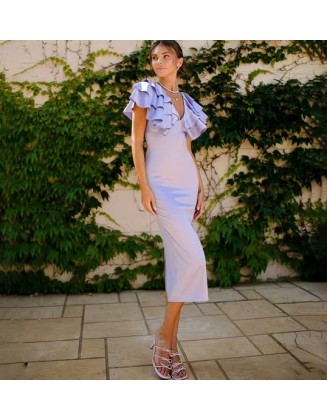 Waist-cinching dress